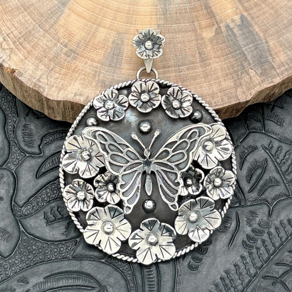 THE BOYZ SILVER Mexico Sterling Silver Round Pendant 3-D Butterfly & Flowers